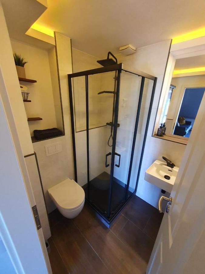 Neumuehler Hof- Ferienwohnung "Benjamin" Mit Grosser Privater Dachterasse Und Guter Anbindung In Die City Schwerin  Buitenkant foto