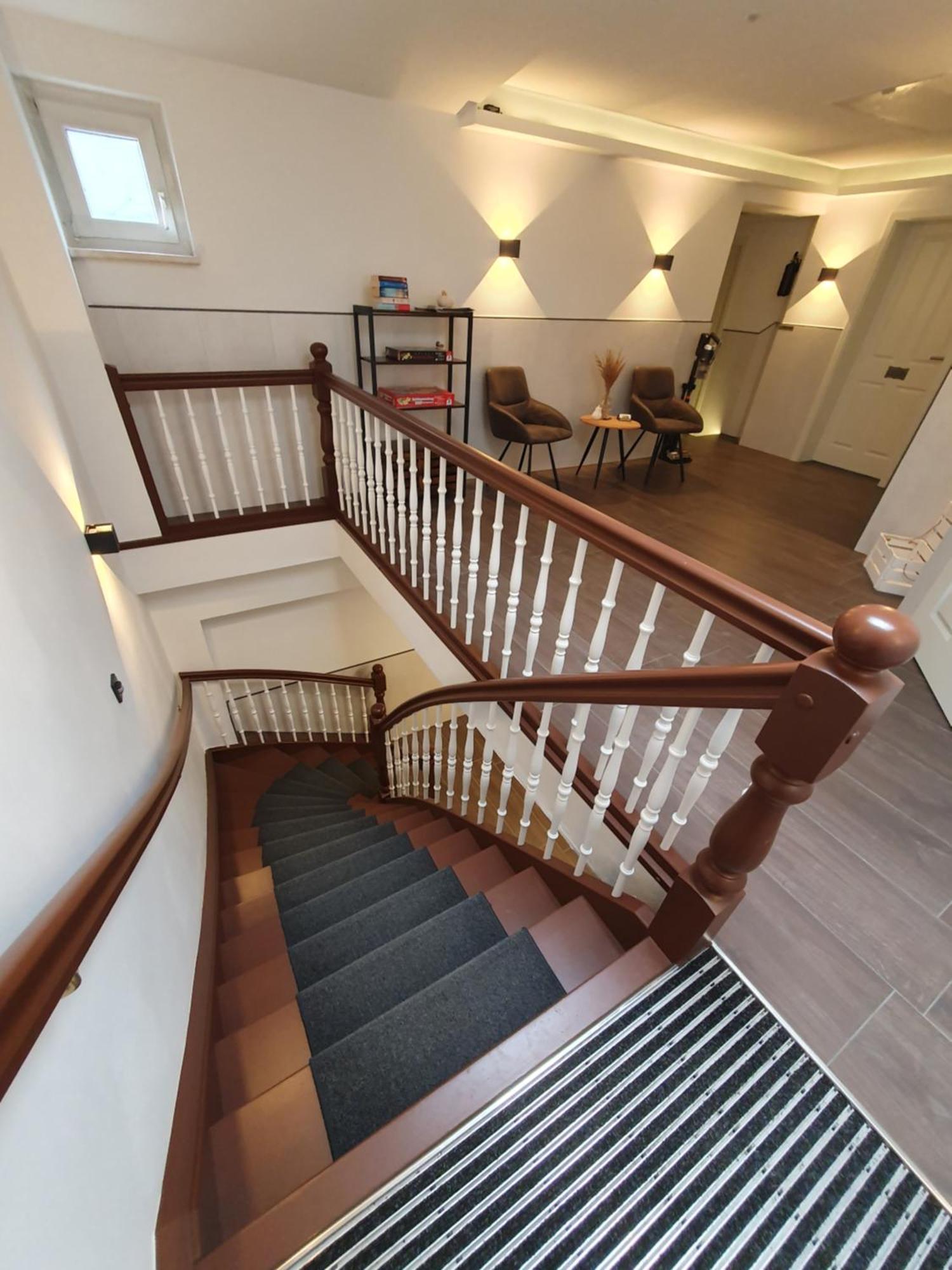 Neumuehler Hof- Ferienwohnung "Benjamin" Mit Grosser Privater Dachterasse Und Guter Anbindung In Die City Schwerin  Buitenkant foto